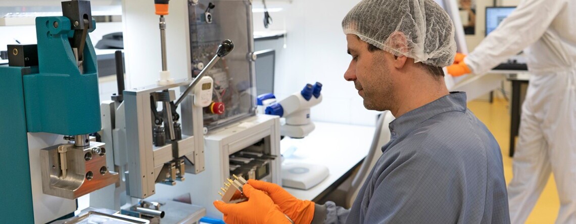 CLEANROOM PRODUCTION ASSISTANT (F/M/D), 2. image